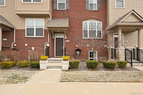 2817 Hartwick Dr, Rochester Hills, MI, 48307-4339 | Card Image