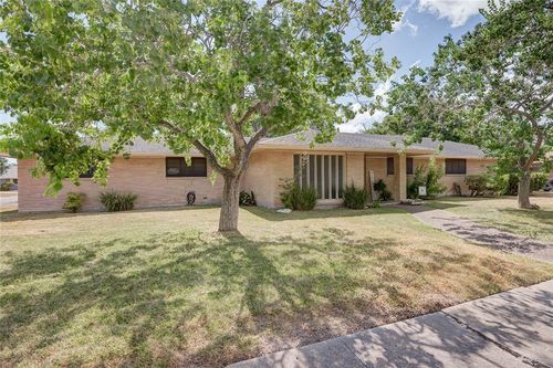 733 Bradshaw Dr, Corpus Christi, TX, 78412-3063 | Card Image