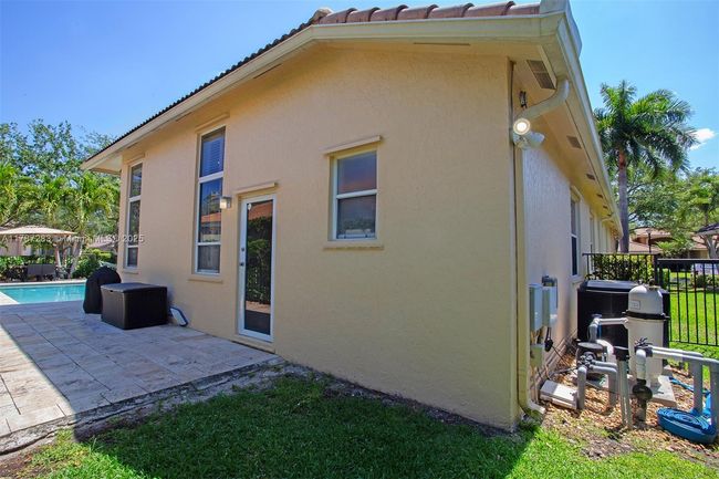 3848 Oak Ridge Cir, House other with 4 bedrooms, 3 bathrooms and null parking in Weston FL | Image 56