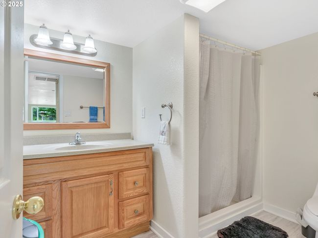 Bathroom-Lower | Image 38