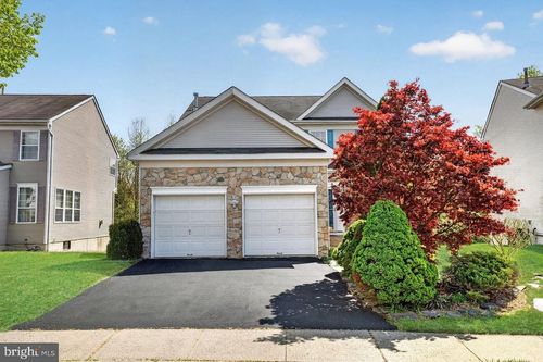 8 Fountayne Ln, LAWRENCEVILLE, NJ, 08648-2672 | Card Image