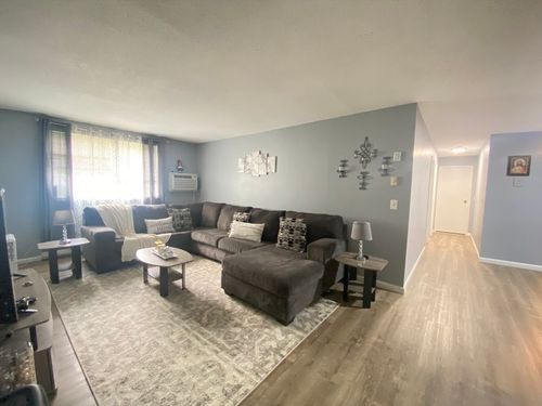 24-15 Weld St, Framingham, MA, 01702-3400 | Card Image