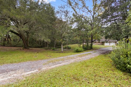 2719 Brumbaugh Rd, Ocean Springs, MS, 39564-5401 | Card Image