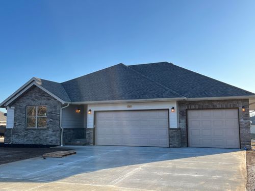 1362 S Mahn Ave, Springfield, MO, 65802-1049 | Card Image