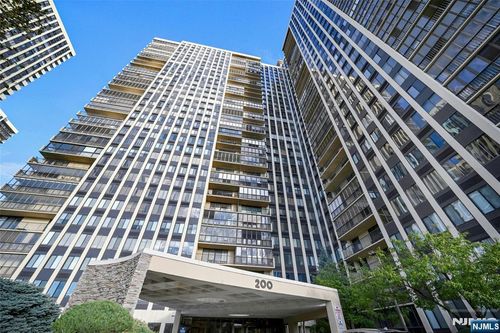 200 Winston Dr, Cliffside Park, NJ, 07010-3235 | Card Image