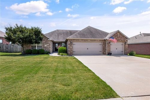 208 Pebble Beach Dr, Cave Springs, AR, 72718-9032 | Card Image