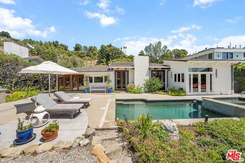 2529 Pesquera Dr, Los Angeles, CA, 90049 | Card Image