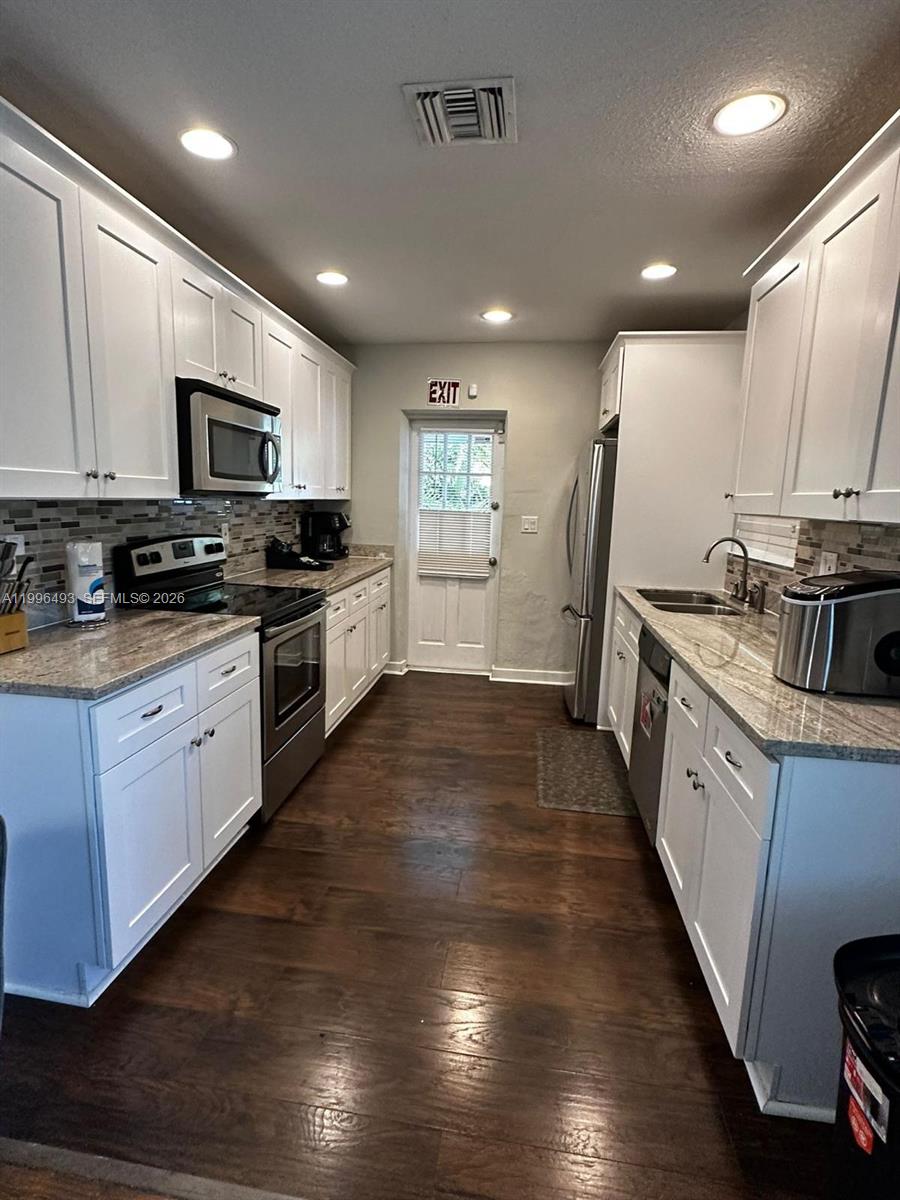 Residential Lease in Hollywood 4