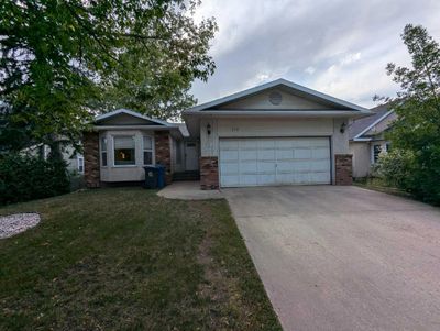 133 6 Ave Se, House other with 5 bedrooms, 3 bathrooms and 2 parking in Three Hills AB | Image 1