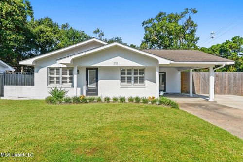 201 Walnut Dr, Ocean Springs, MS, 39564-4119 | Card Image