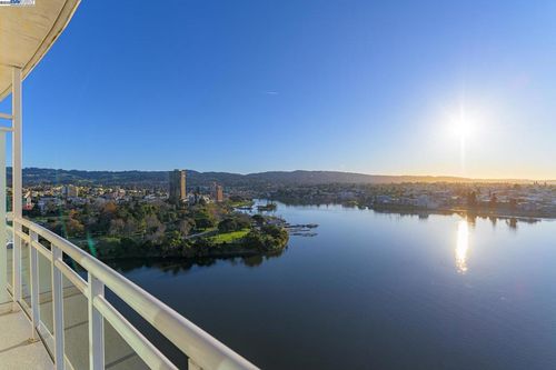 1 Lakeside Dr, Oakland, CA, 94612-4620 | Card Image