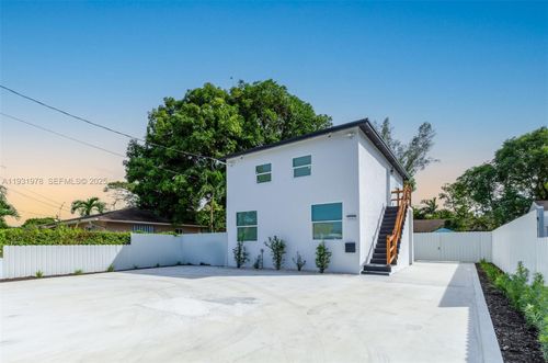 2242 Nw 64th St, Miami, FL, 33147-7753 | Card Image