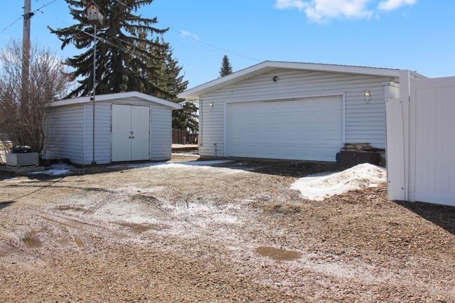 4801 49 Avenue, Home with 3 bedrooms, 2 bathrooms and 2 parking in Forestburg AB | Image 30