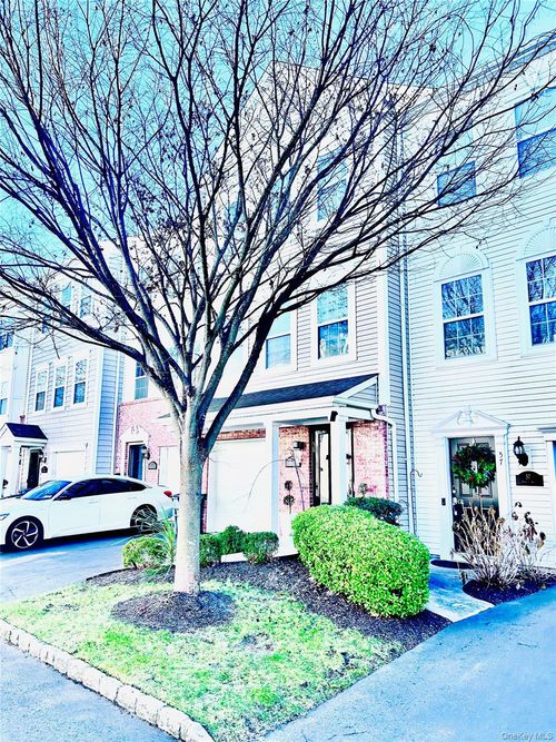 58 Rialto Way, Patchogue, NY, 11772-3566 | Card Image