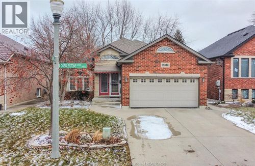 11896 Cobblestone Cres, Windsor, ON, N8P1T6 | Card Image