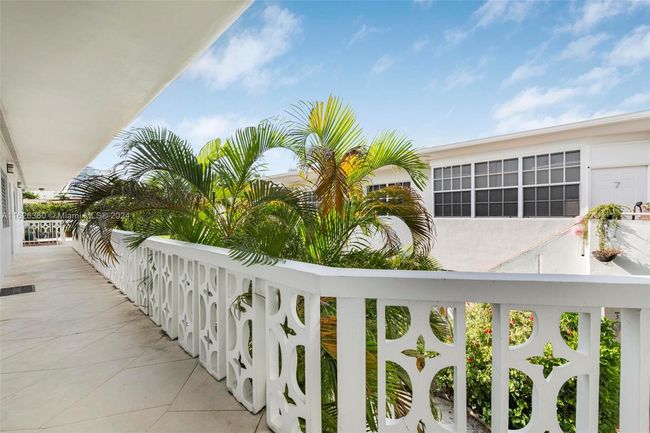 APT-7 - 2858 Pine Tree Dr, Condo with 1 bedrooms, 2 bathrooms and null parking in Miami Beach FL | Image 17
