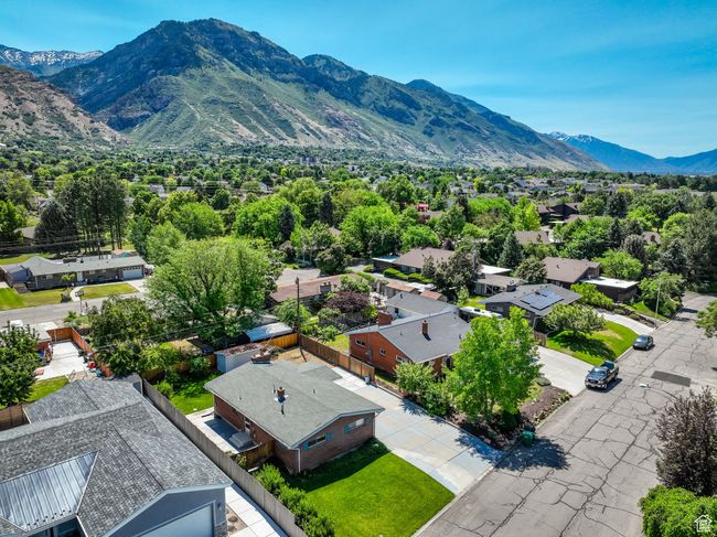 Aerial view of residential area featuring a mountain backdrop | Image 24