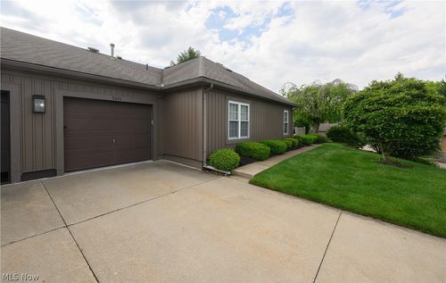 3646 Barrington Pl Nw, Canton, OH, 44708-5931 | Card Image