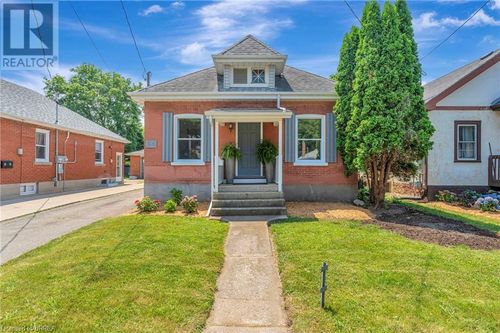 54 Burwell St, Brantford, ON, N3T4T7 | Card Image