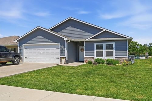 800 16th St, Valley Falls, KS, 66088-1325 | Card Image