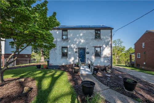 332 Mcclellan Dr, Pleasant Hills, PA, 15236-4106 | Card Image