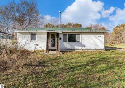 3871 Brook Dr, Traverse City, MI, 49684-4405 | Card Image