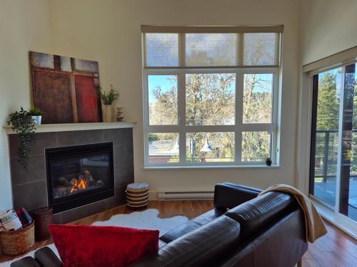 306-5682 Wharf Ave, Sechelt, BC, V7Z0J3 | Card Image