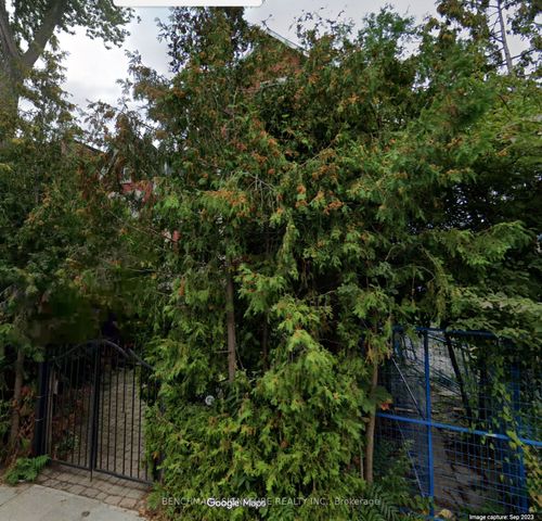 30 Grange Avenue, Toronto, ON, M5T1C7 | Card Image