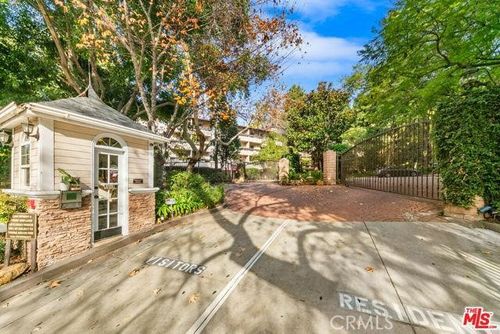 2700 Cahuenga E, Los Angeles, CA, 90068 | Card Image