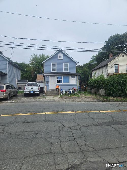 35 Taylor St, Danbury, CT, 06810-6922 | Card Image