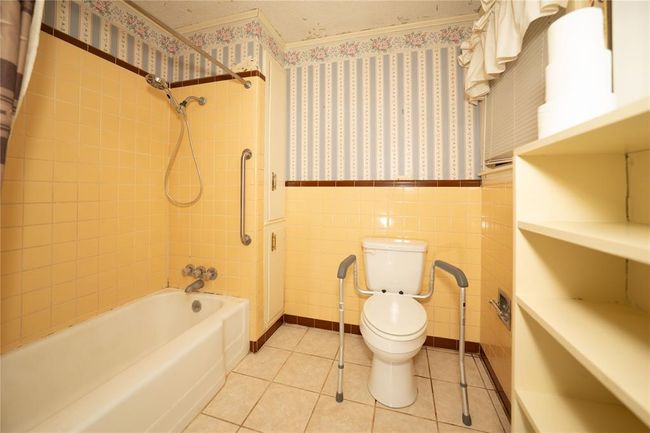 404 N Grace St, House other with 4 bedrooms, 3 bathrooms and 2 parking in Crockett TX | Image 34
