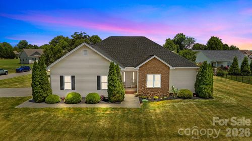 104 Castle Pines Ln, Statesville, NC, 28625-2382 | Card Image
