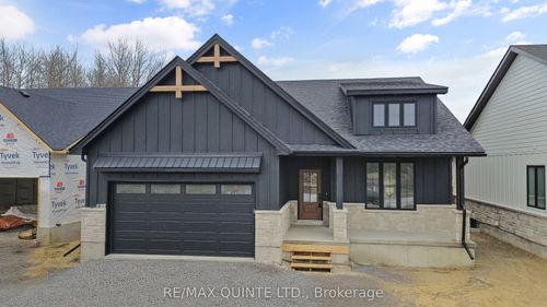 8 Deerview Dr, Quinte West, ON, K8V0L8 | Card Image