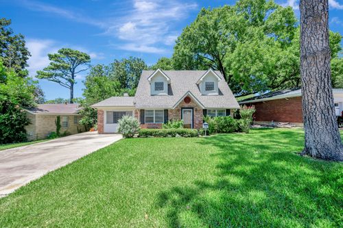 2004 Valley Ln, Arlington, TX, 76013-1567 | Card Image