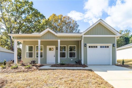 3139 Chapel St, Walkertown, NC, 27051-9216 | Card Image