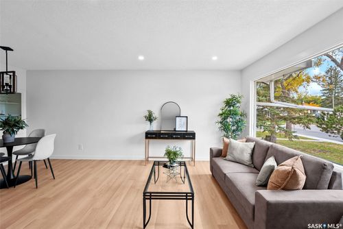 5004 1st Avenue, Regina, SK, S4T0A5 | Card Image