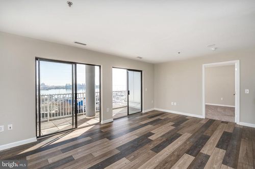 532-2702 Lighthouse Pt E, Baltimore, MD, 21224-5062 | Card Image