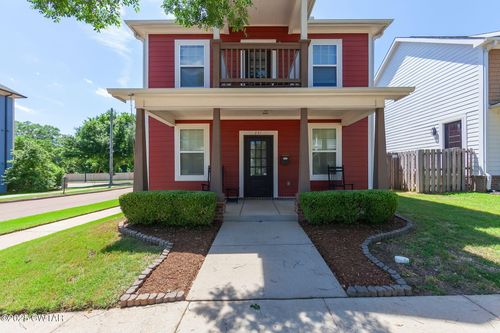 221 Wells St, Jackson, TN, 38301-6061 | Card Image