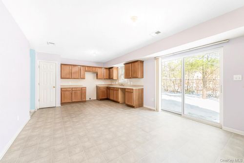 17 Blanchard St, Middletown, NY, 10940-3001 | Card Image