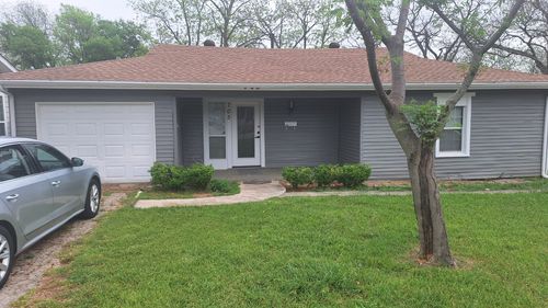 705 Vine St, Euless, TX, 76040-5370 | Card Image