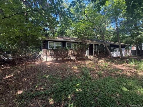 165 Hickory Lane, Smithtown, NY, 11787 | Card Image