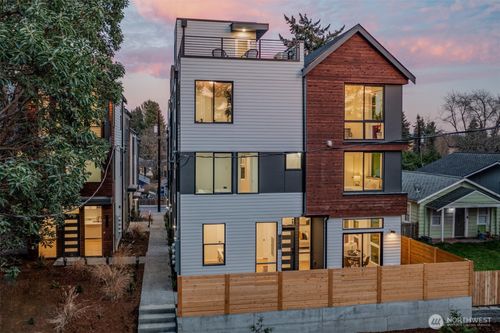 unit-b-10036 Stone Ave N, Seattle, WA, 98133-9661 | Card Image