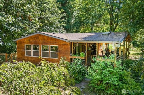 8817 Clearwater Ln Se, Port Orchard, WA, 98367-7812 | Card Image