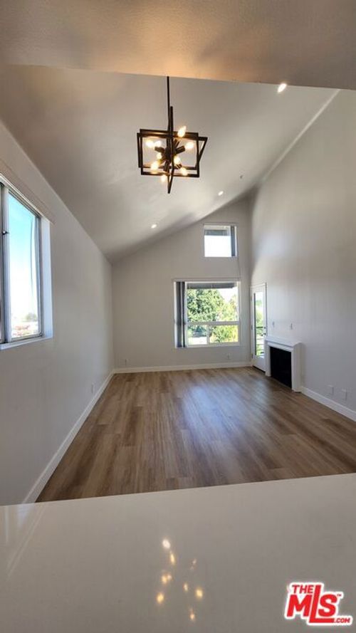 402-14515 Dickens Street, Sherman Oaks, CA, 91403 | Card Image