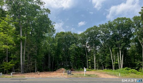 124 Hollister Dr, Avon, CT, 06001-2951 | Card Image