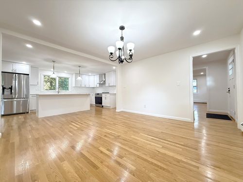 5 Middle St, Lexington, MA, 02421-7701 | Card Image