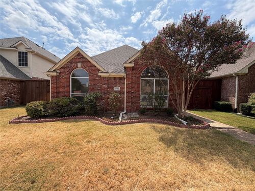 8703 Stonecrest Dr, Irving, TX, 75063-4289 | Card Image