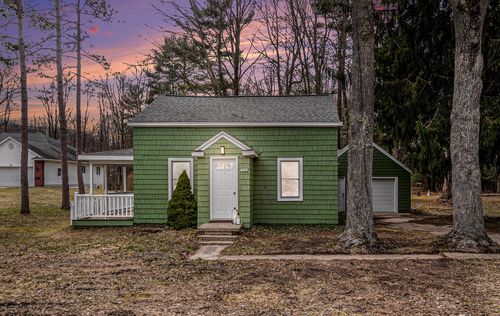 6317 Henry St, Norton Shores, MI, 49441-6111 | Card Image