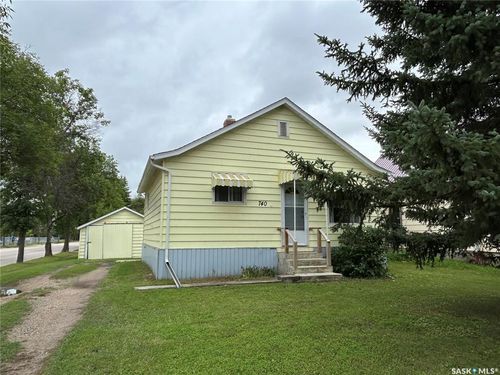 740 7th St, Humboldt, SK, S0K2A0 | Card Image