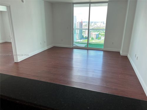 3904-1800 N Bayshore Dr, Miami, FL, 33132-3251 | Card Image